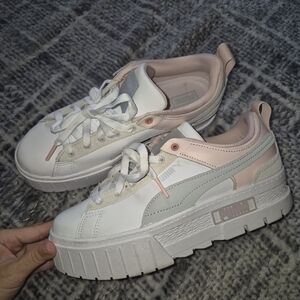 PUMA Women's White and Light Pink Sneakers